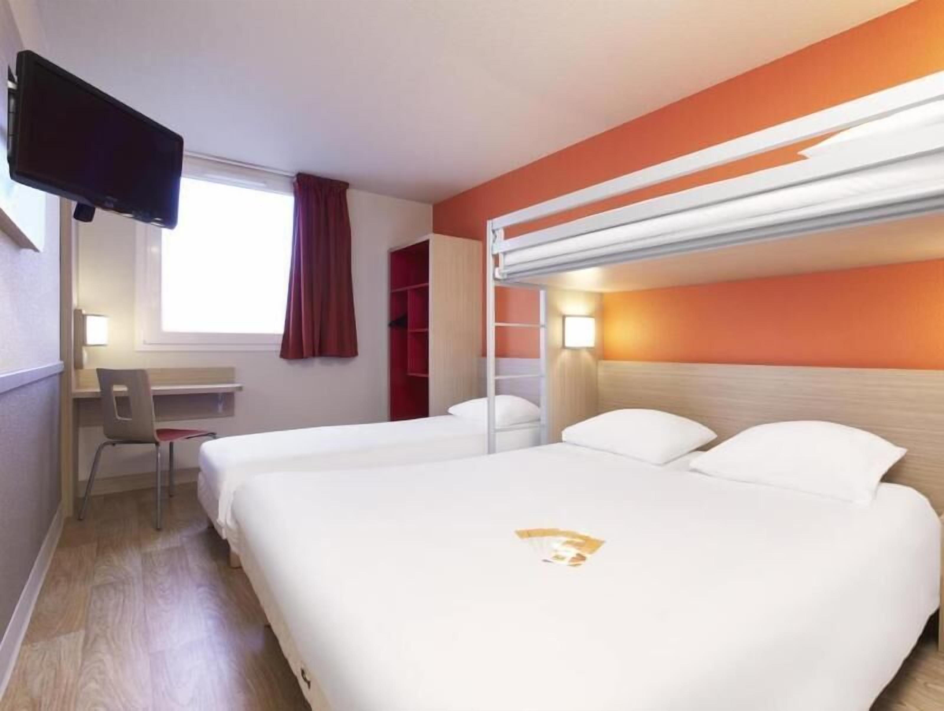 Premium bedding, desk, blackout drapes, soundproofing