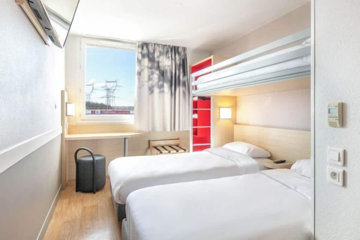 Ropa de cama de alta calidad, escritorio, cortinas opacas