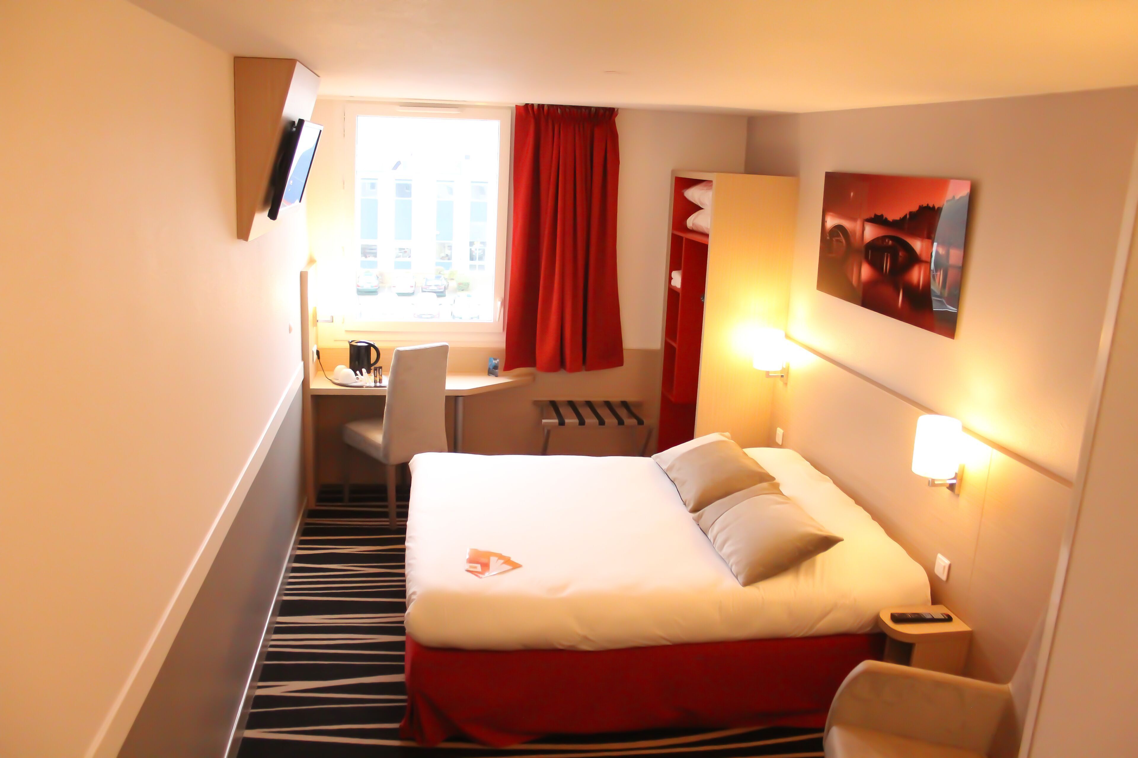 Premium bedding, desk, blackout drapes, soundproofing