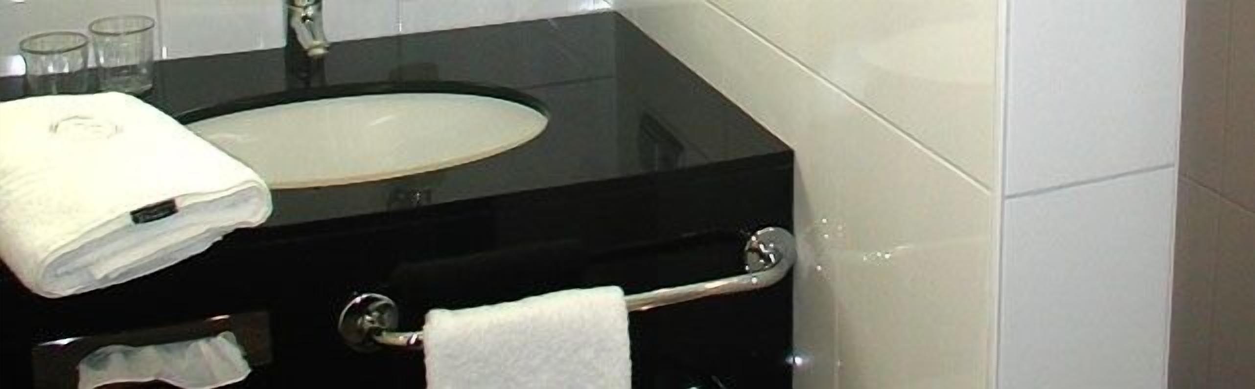standard double room | bathroom sink