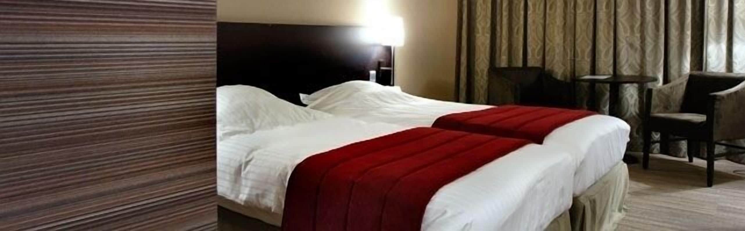 standard double room | in-room safe, desk, iron/ironing board, cots/infant beds