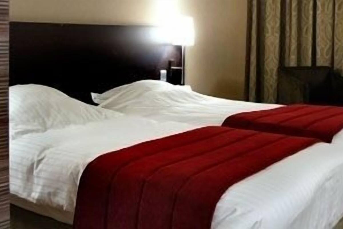 standard double room | in-room safe, desk, iron/ironing board, cots/infant beds