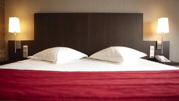In-room safe, desk, iron/ironing board, cribs/infant beds