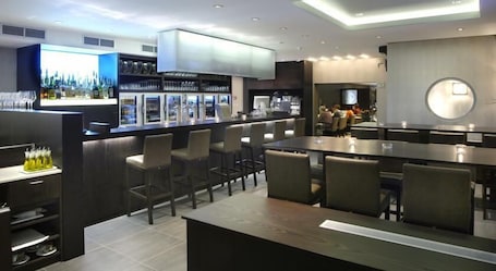 Almoço. Biznis Hotel