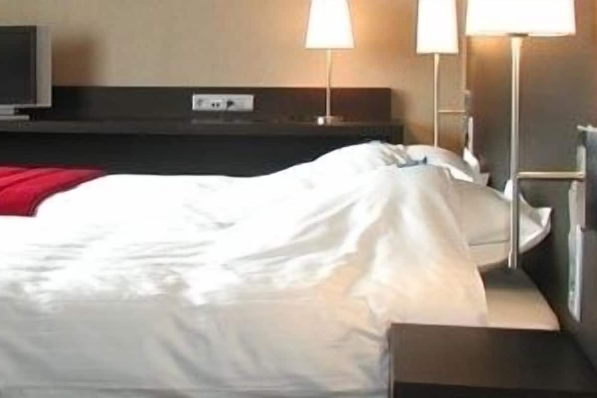 Standard Double Room | In-room safe, desk, iron/ironing board, cribs/infant beds