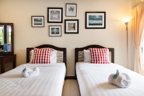 Habitación estándar doble | Ropa de cama de alta calidad, colchones Select Comfort, escritorio
