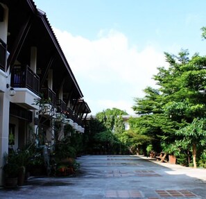 Literie de qualité, lit avec matelas Select Comfort, bureau