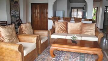 30-英寸电视(配备有线频道)