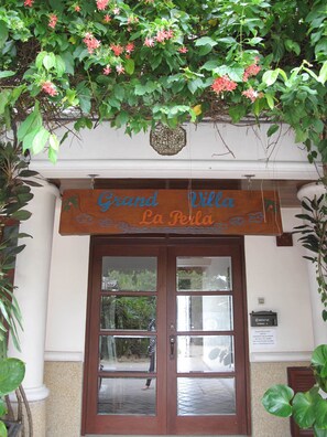 Property entrance - Grand Villa La Perla (Koh Samui)