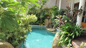 Kolam renang outdoor