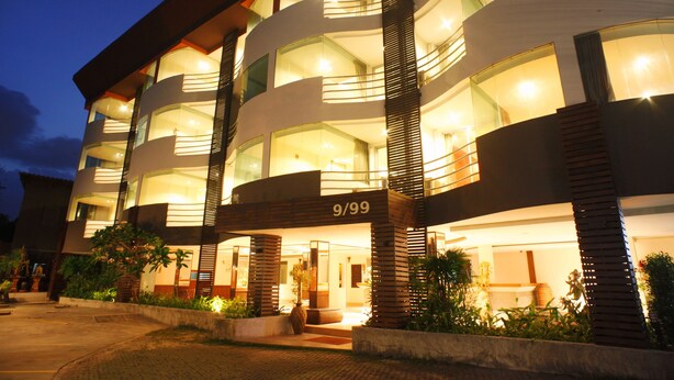 Front of property - evening/night - Go Samui Hotel (Koh Samui)