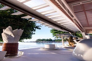 Petit déjeuner, déjeuner et dîner servis sur place, plats Cuisine thaï 