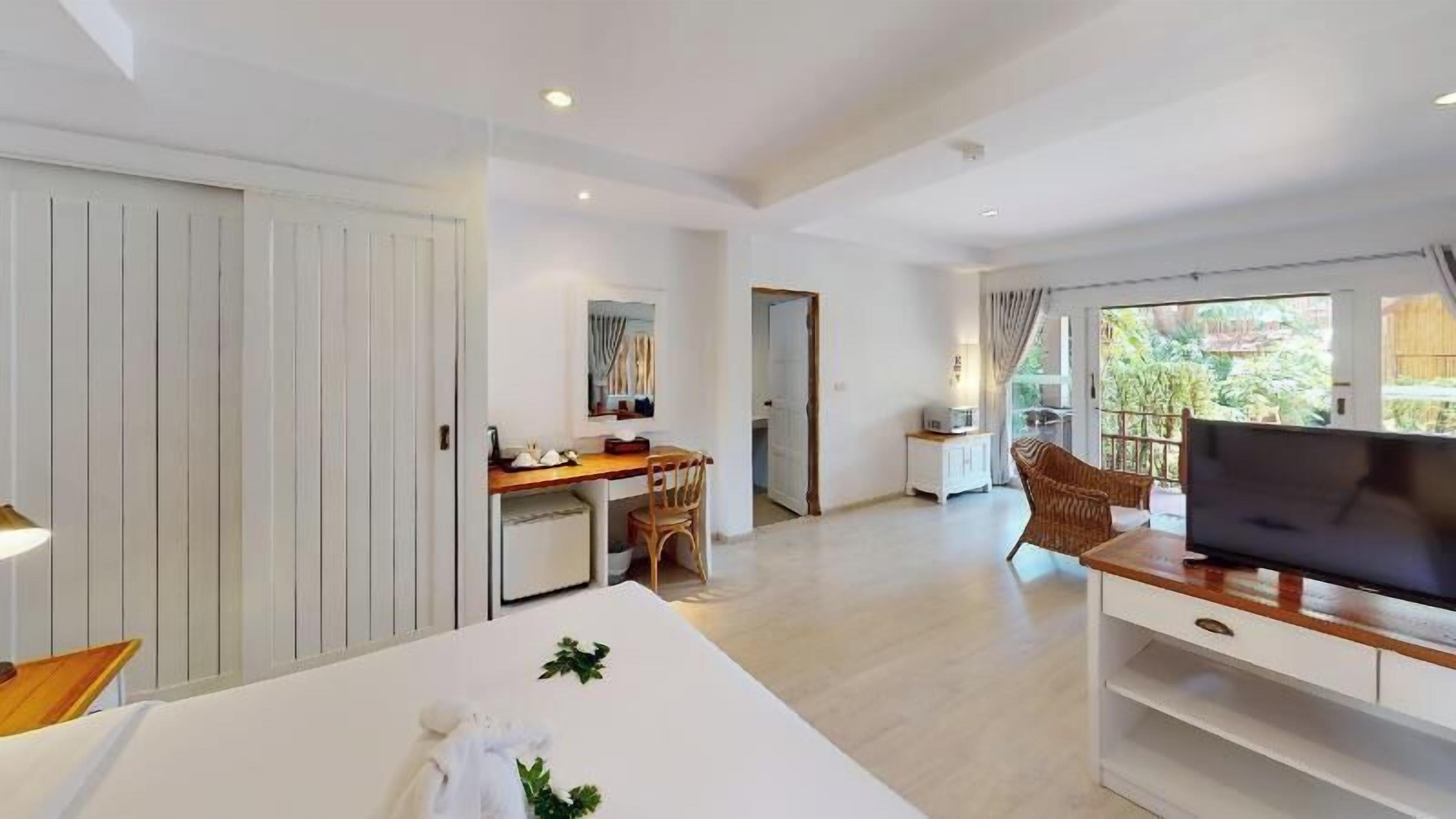 Minibar, coffres-forts dans les chambres, rideaux occultants