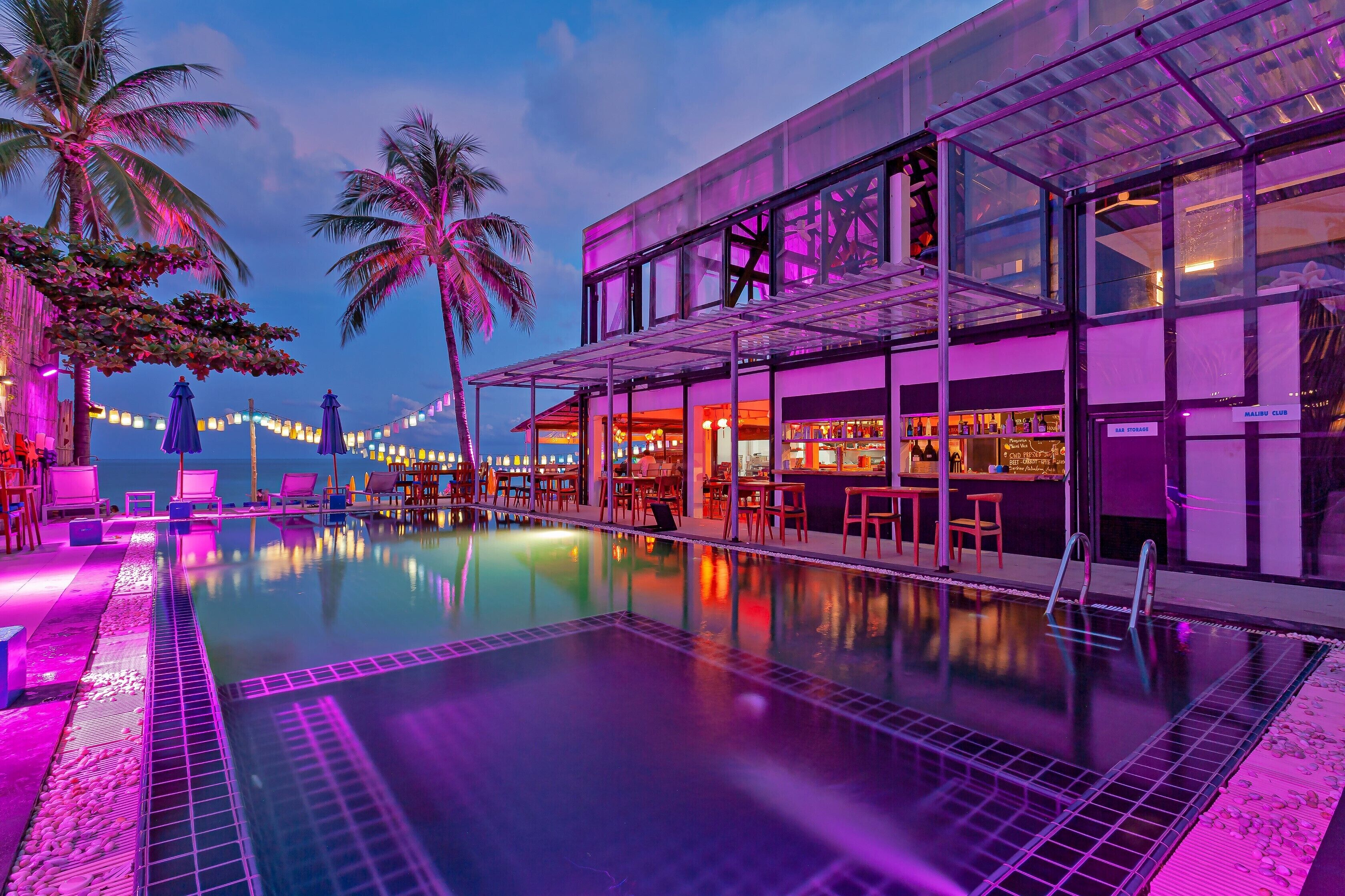 outdoor pool, open 7:00 am to 6:00 pm, pool umbrellas, pool loungers