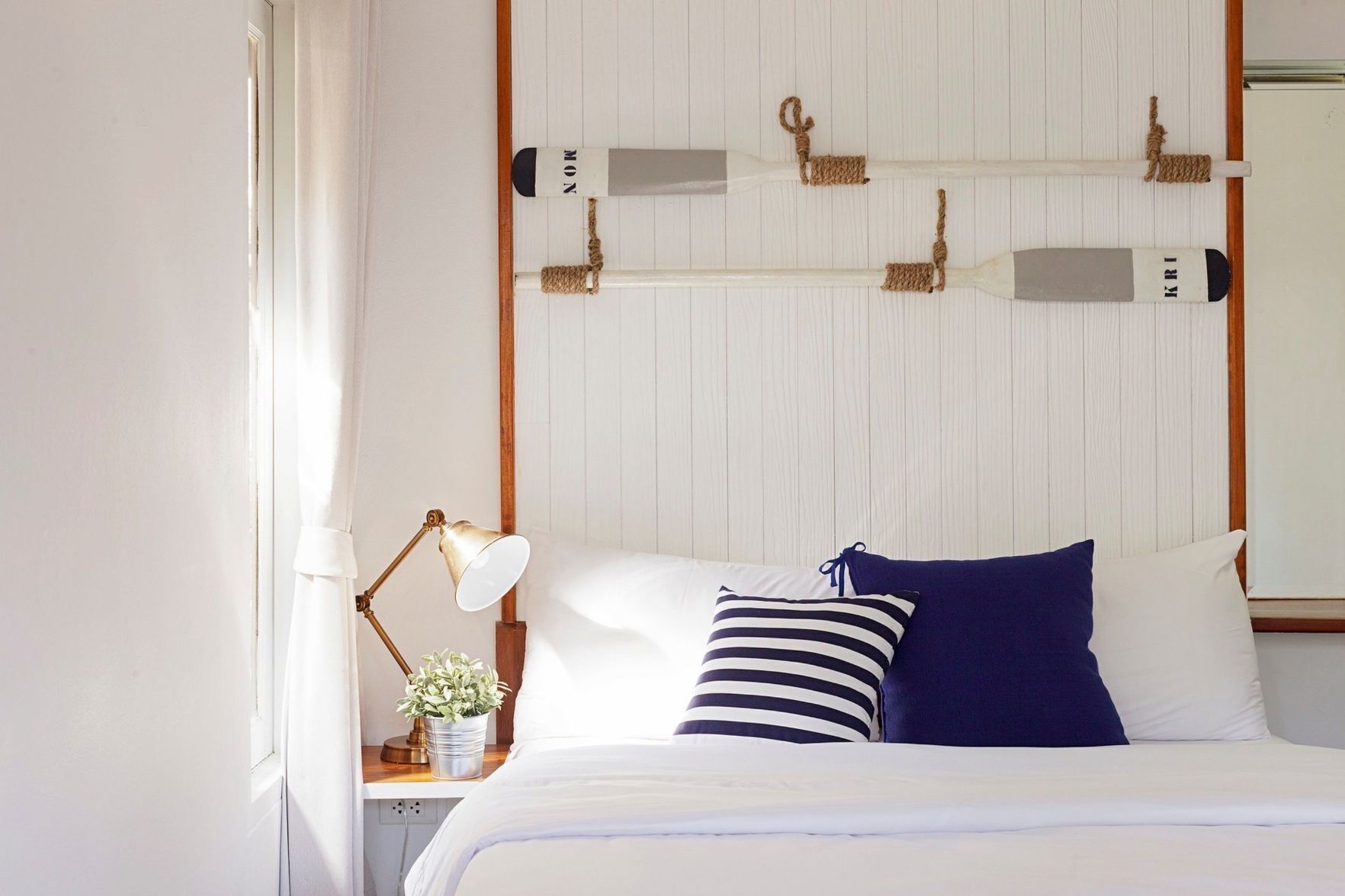 Minibar, coffres-forts dans les chambres, rideaux occultants