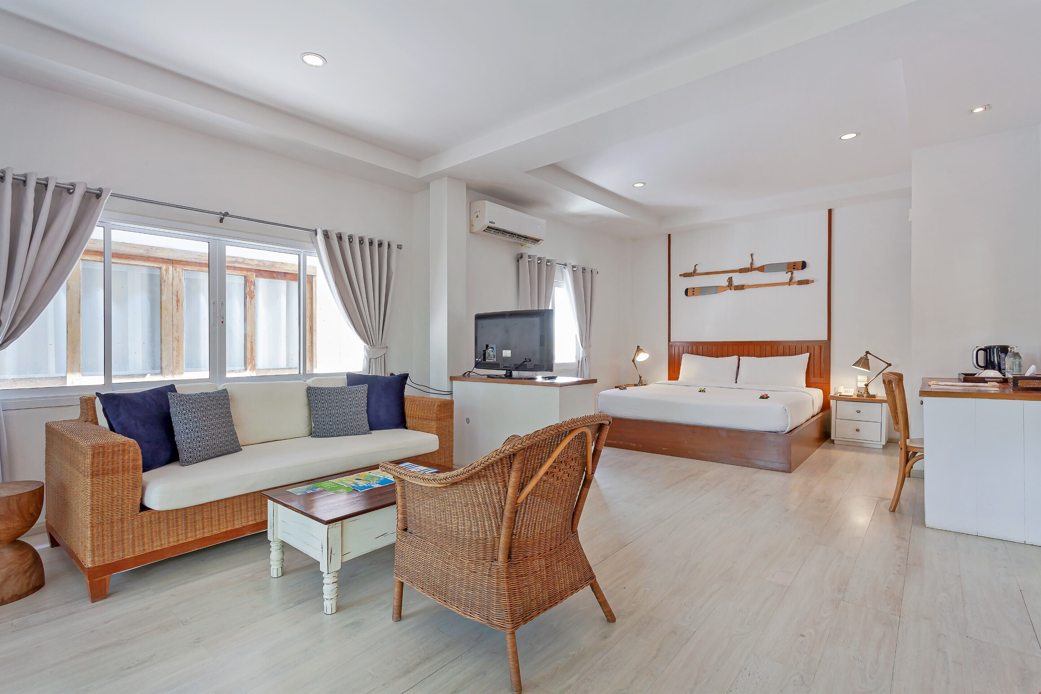 deluxe studio, terrace | 1 bedroom, minibar, in-room safe, blackout curtains