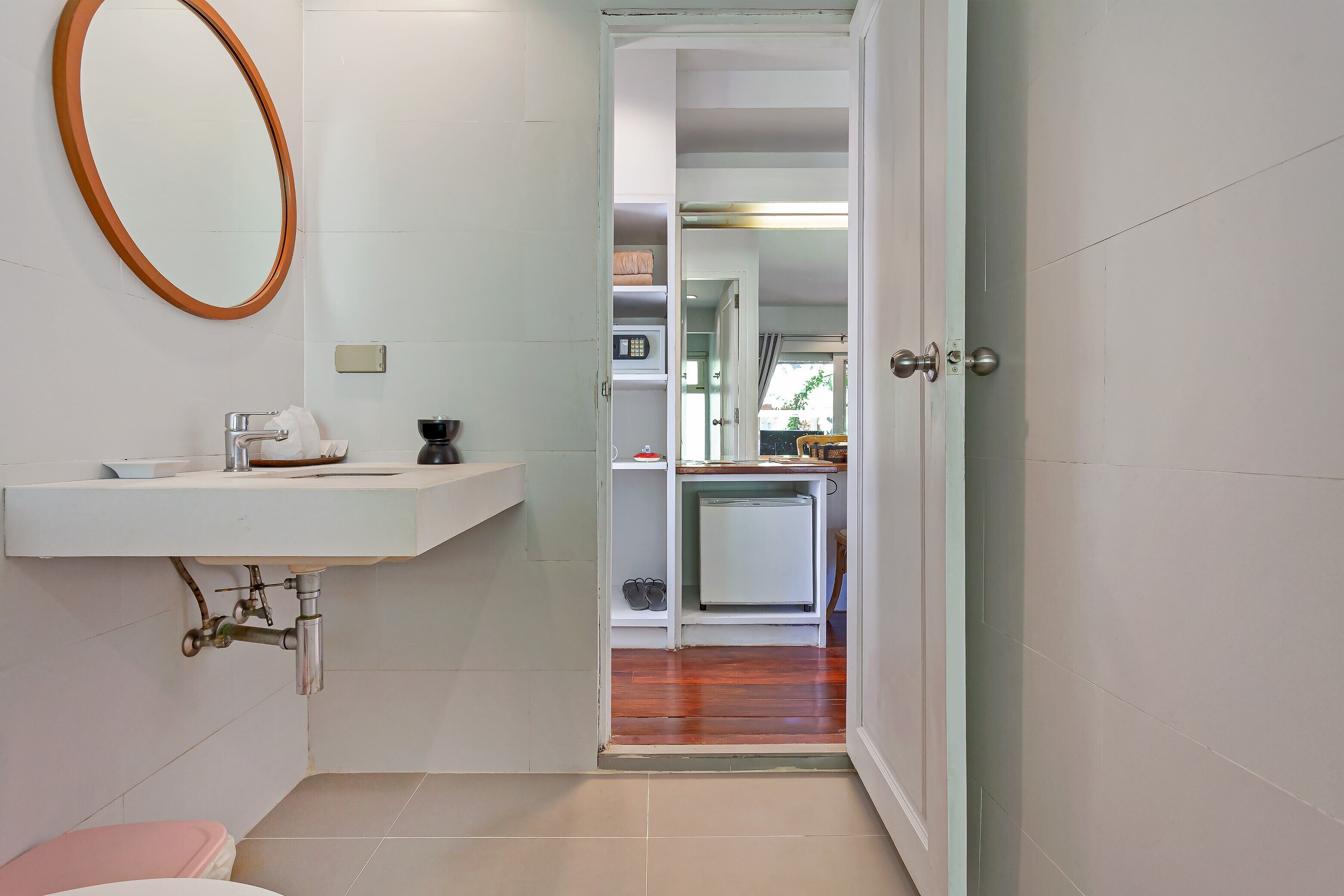 studio, garden view | bathroom | shower, rainfall showerhead, free toiletries, hair dryer