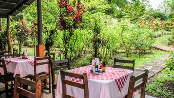 Petit déjeuner composé de spécialités régionales compris tous les jours