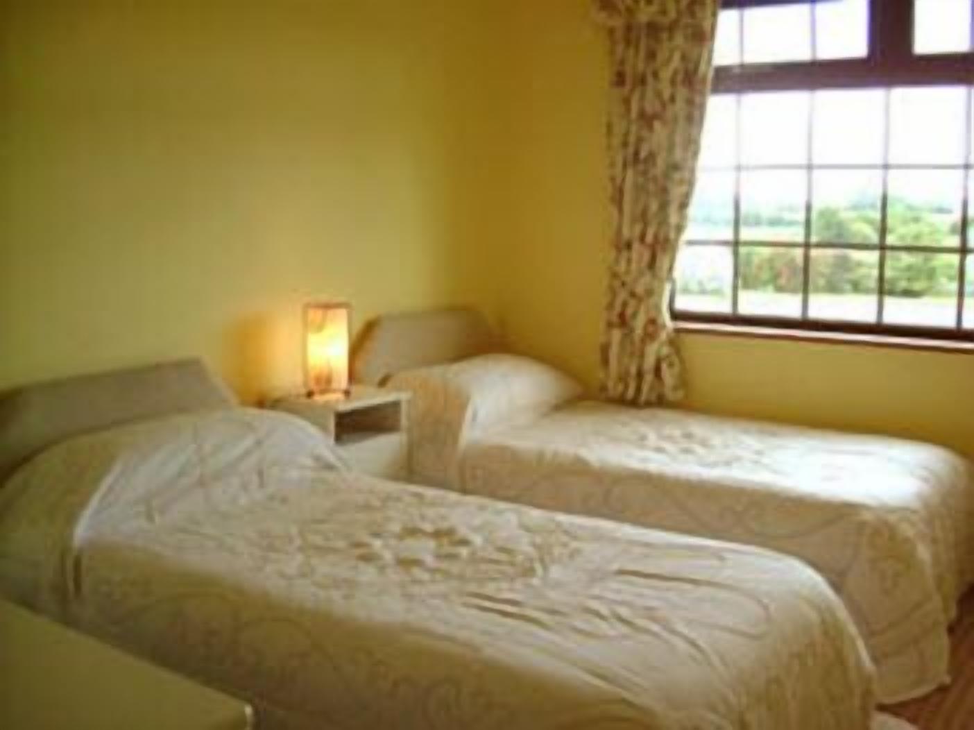 트윈룸, 앙스위트 | 다리미/다리미판, 무료 유아용 침대, 무료 WiFi, 침대 시트