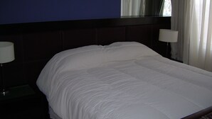 Rollaway beds, free WiFi, individually decorated, individually furnished - Flower By Garden II (Cordoba)