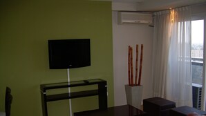 32-inch plasma TV with cable channels, TV - Flower By Garden II (Cordoba)
