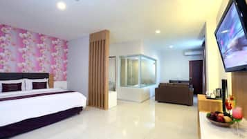 Presidential Suite | Minibar, in-room safe, individually decorated, desk