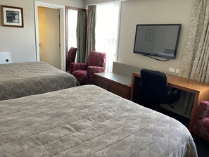 Family Studio | Desk, iron/ironing board, free WiFi, bed sheets - Discovery Settlers Hotel (Whangarei)