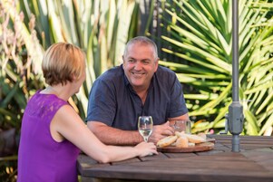 Breakfast and dinner served