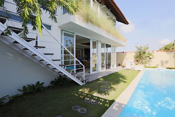 Outdoor pool - Villa A Villa (Canggu)