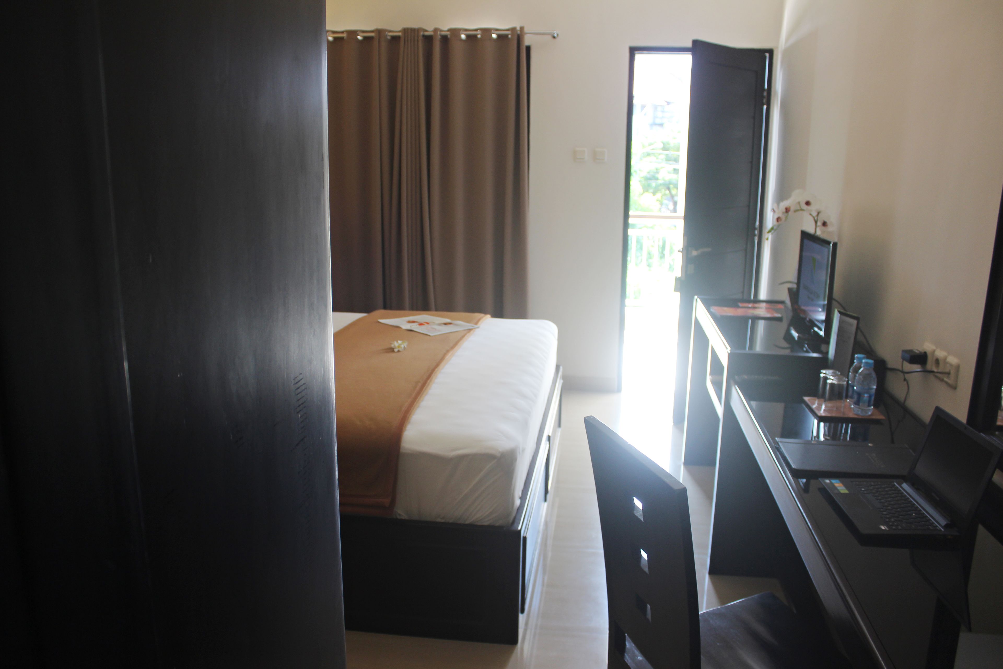 deluxe double room | select comfort beds, desk, blackout curtains, free wifi