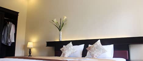 Deluxe Double Room | Select Comfort beds, desk, blackout drapes, free WiFi