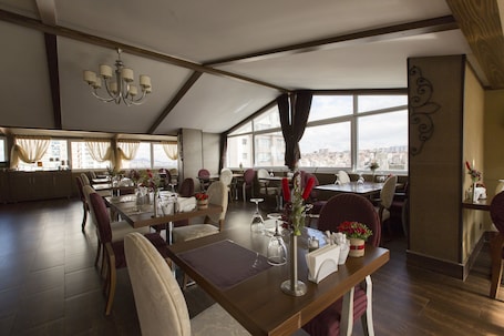 Dining. Koza Suite Hotel