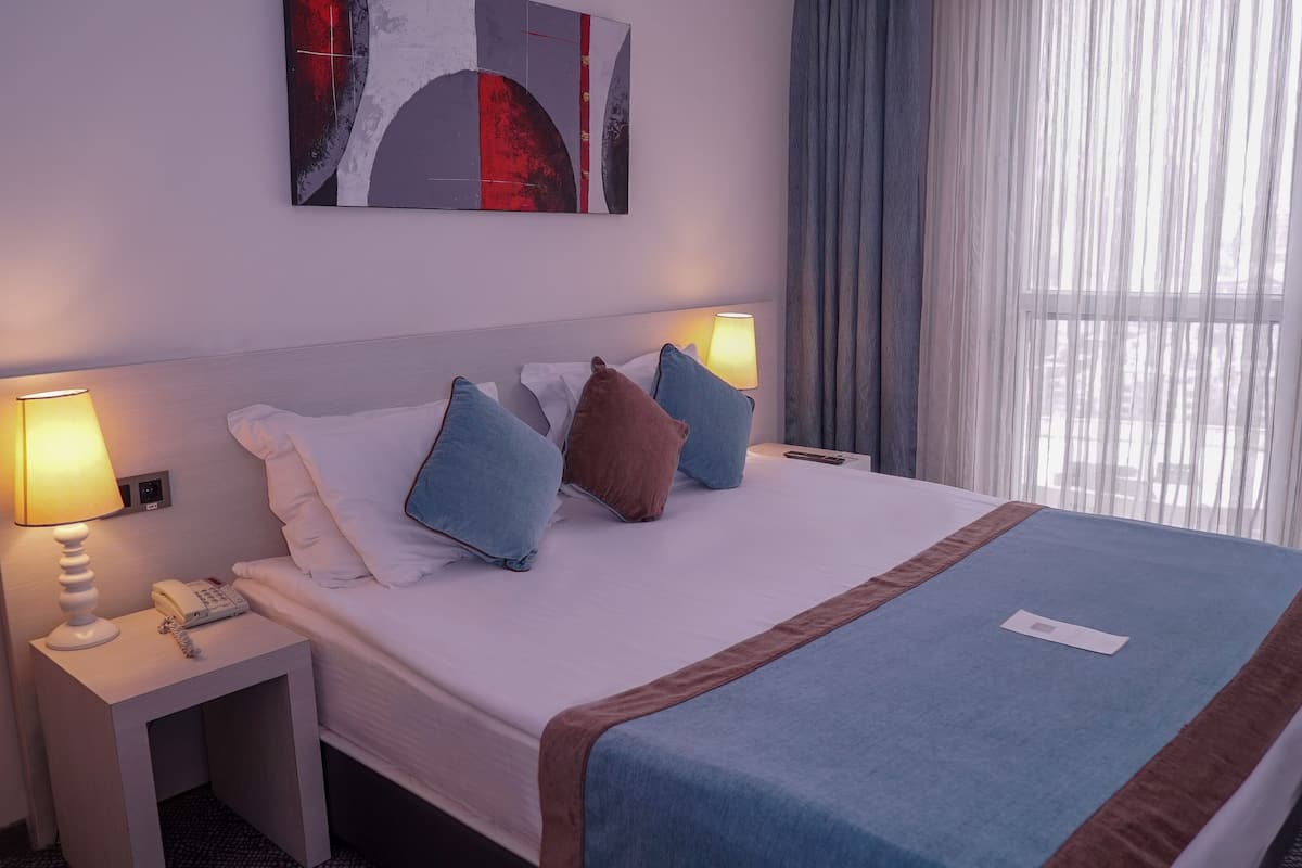 1 bedroom, premium bedding, minibar, in-room safe