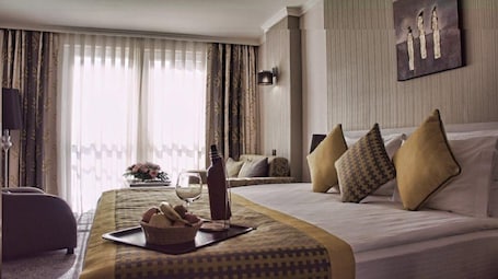 Standard Room | 1 bedroom, premium bedding, minibar, in-room safe