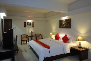 Ylelliset vuodevaatteet, tallelokero huoneessa, ilmainen Wi-Fi