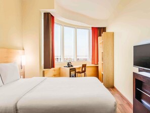 Premium bedding, in-room safe, desk, laptop workspace - Ibis Yanbu Saudi Arabia (Yanbu)
