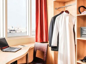 Premium bedding, in-room safe, desk, laptop workspace - Ibis Yanbu Saudi Arabia (Yanbu)
