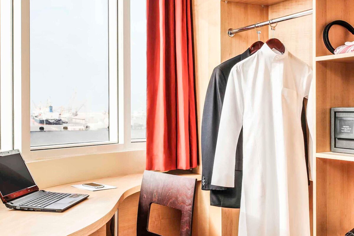 Premium bedding, in-room safe, desk, laptop workspace