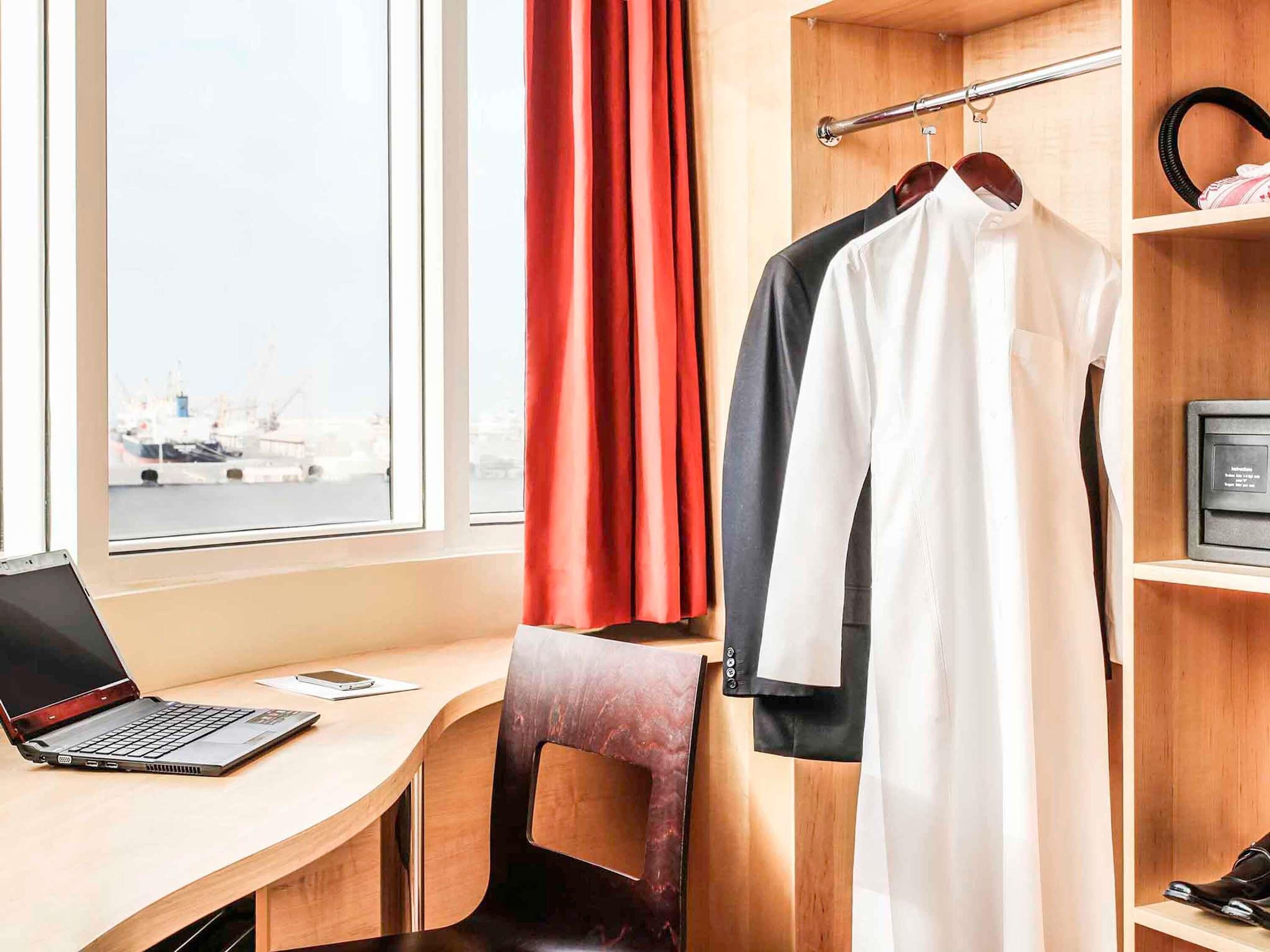 Premium bedding, in-room safe, desk, laptop workspace