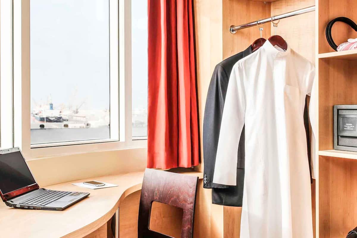 Literie de qualité supérieure, coffres-forts dans les chambres, bureau