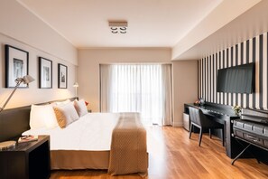 Ropa de cama de alta calidad, colchones con pillow-top y minibar 