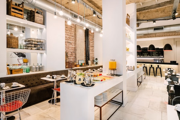 Free daily buffet breakfast