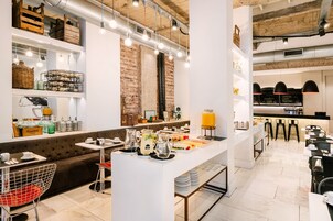 Desayuno buffet incluido todos los días 