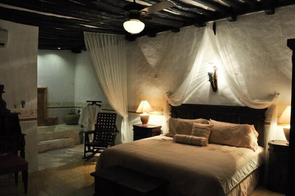 Deluxe-Suite, 1 King-Bett (Jacuzzi) | Minibar, Zimmersafe, kostenloses WLAN