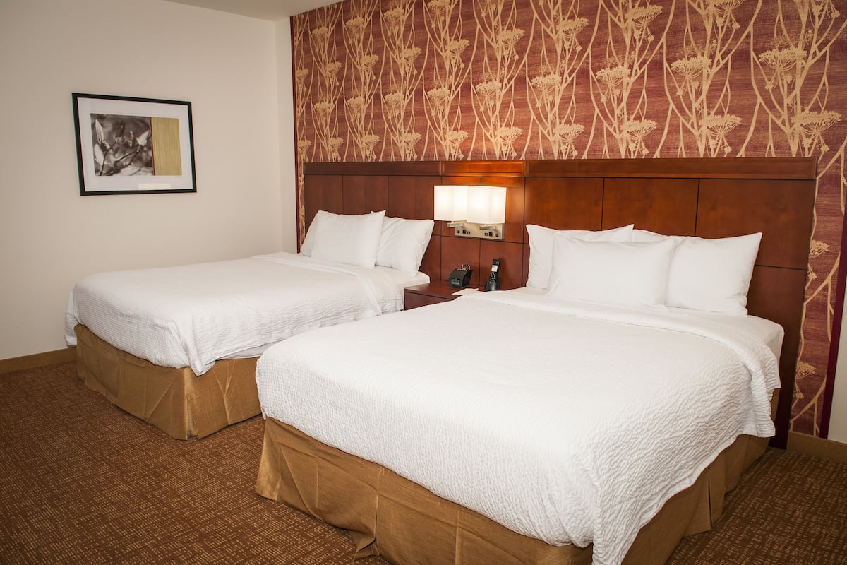 In-room safe, desk, laptop workspace, blackout drapes