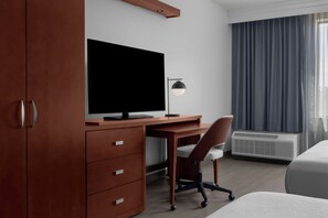 In-room safe, desk, laptop workspace, blackout curtains - Courtyard Houston Kingwood (Kingwood)