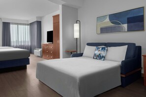 Safe på rommet, skrivebord og skrivebord for bærbar PC