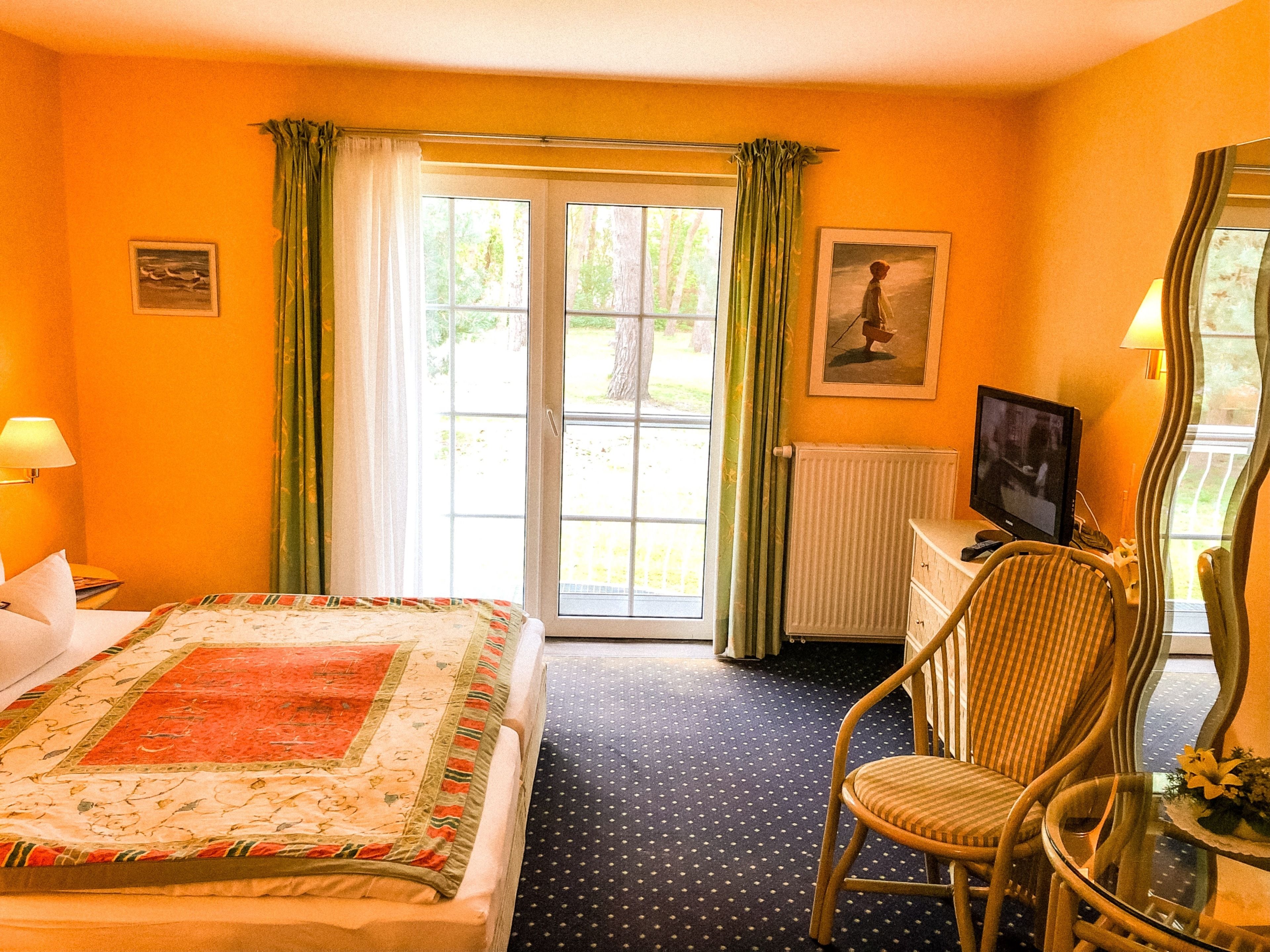 standard double room | in-room safe, cots/infant beds, free wifi, bed sheets