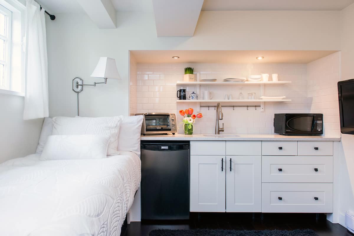 Deluxe Suite, 1 Twin Bed, Kitchenette (Mini) | Private kitchenette