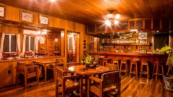 2 bares o lounges, bar junto a la alberca